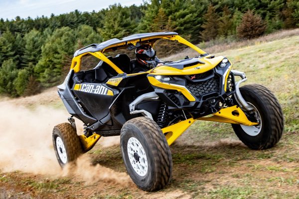 Can-am MAVERICK R driving course