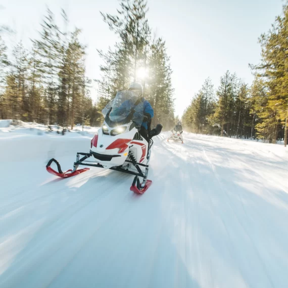randonnee de skidoo en duo avec nord expe
