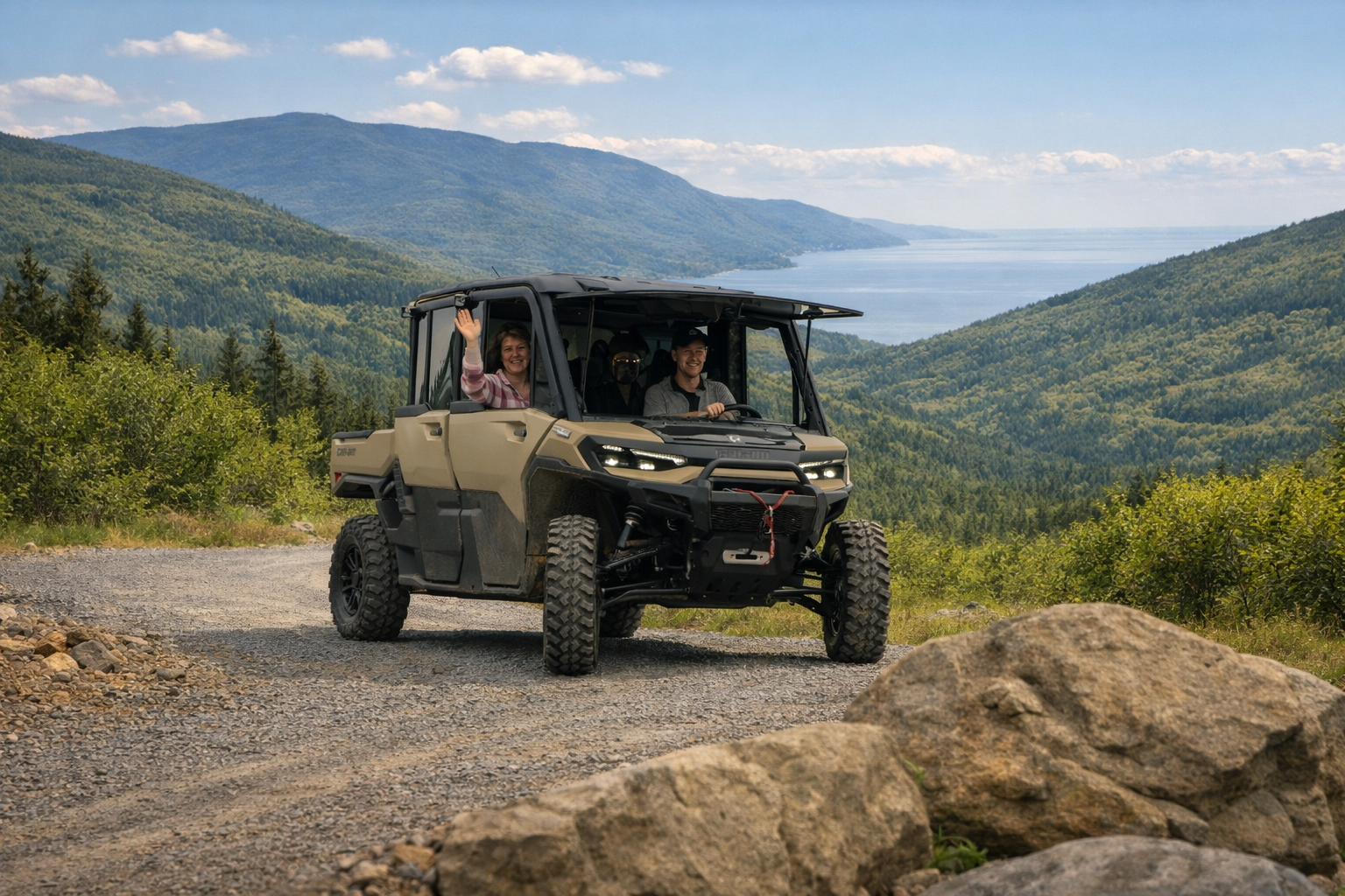 AVEC CHAUFFEUR, Véhicule côte à côte 5 places 2h00 - LA MALBAIE - Mai à Octobre